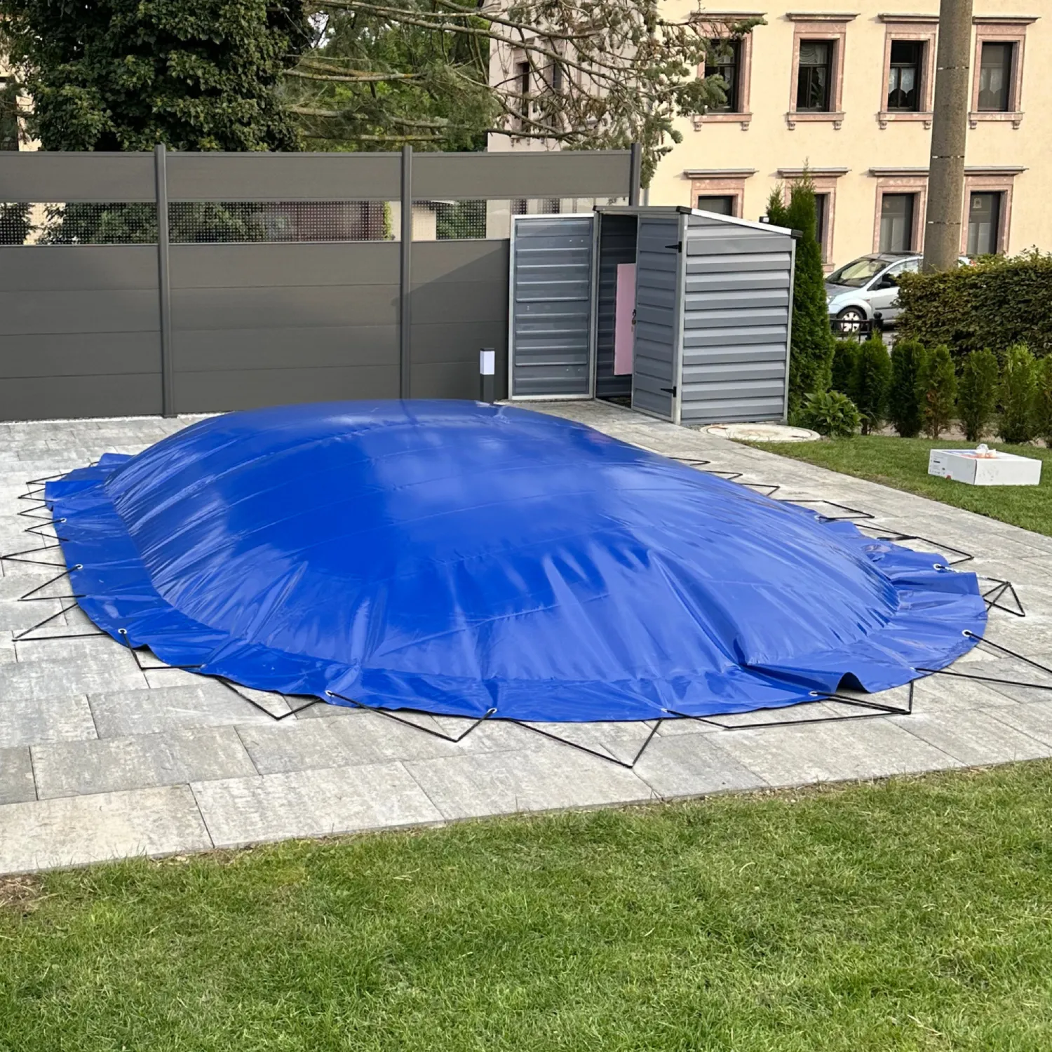 Ovale Poolabdeckung aufblasbar Stadionform (1)
