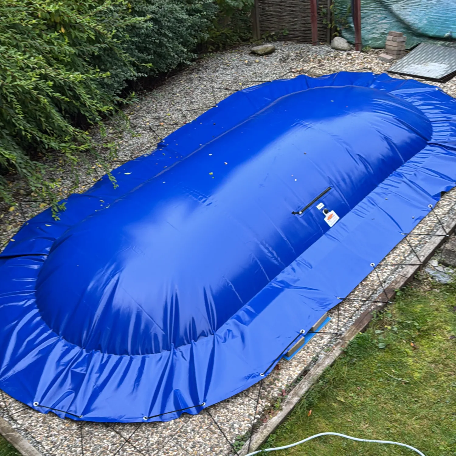 Ovale Poolabdeckung aufblasbar Stadionform