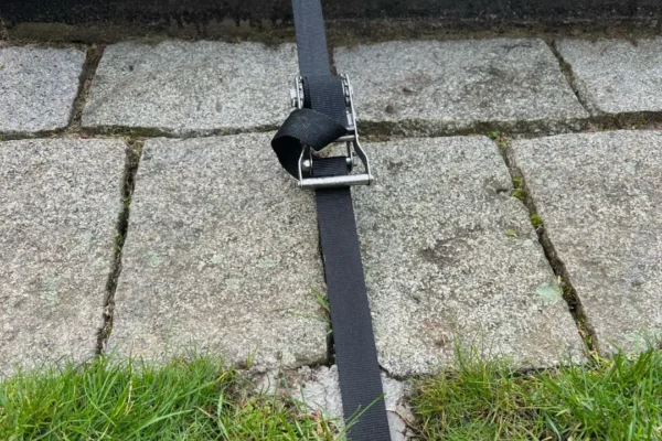 Stangenabdeckung mit Rohrbefestigung
