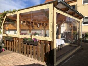 Terrassenplane mit Fenster