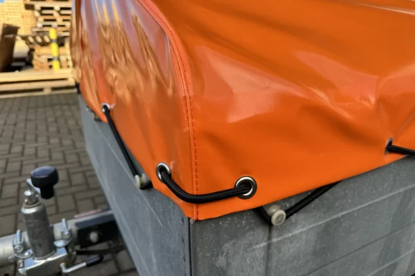 Anhängerplane mit Spitzdach-Orange-Naht