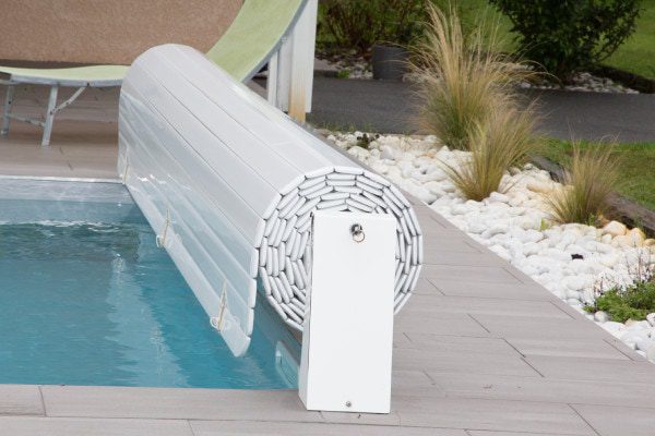 Rollladen-Abdeckung-fuer-den-Pool.jpg