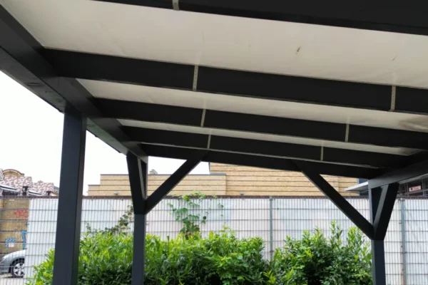 Terrassendachplane nach Maß mit Schnellriemen auf Unterseite