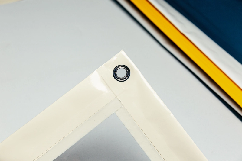 Transparente_Plane_nach_Maß_Saum_Rundöse_Nickel_HellelfenbeinRAL1015_2