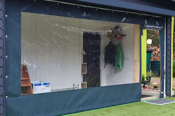 Schiebeplane mit Fenster und Tür