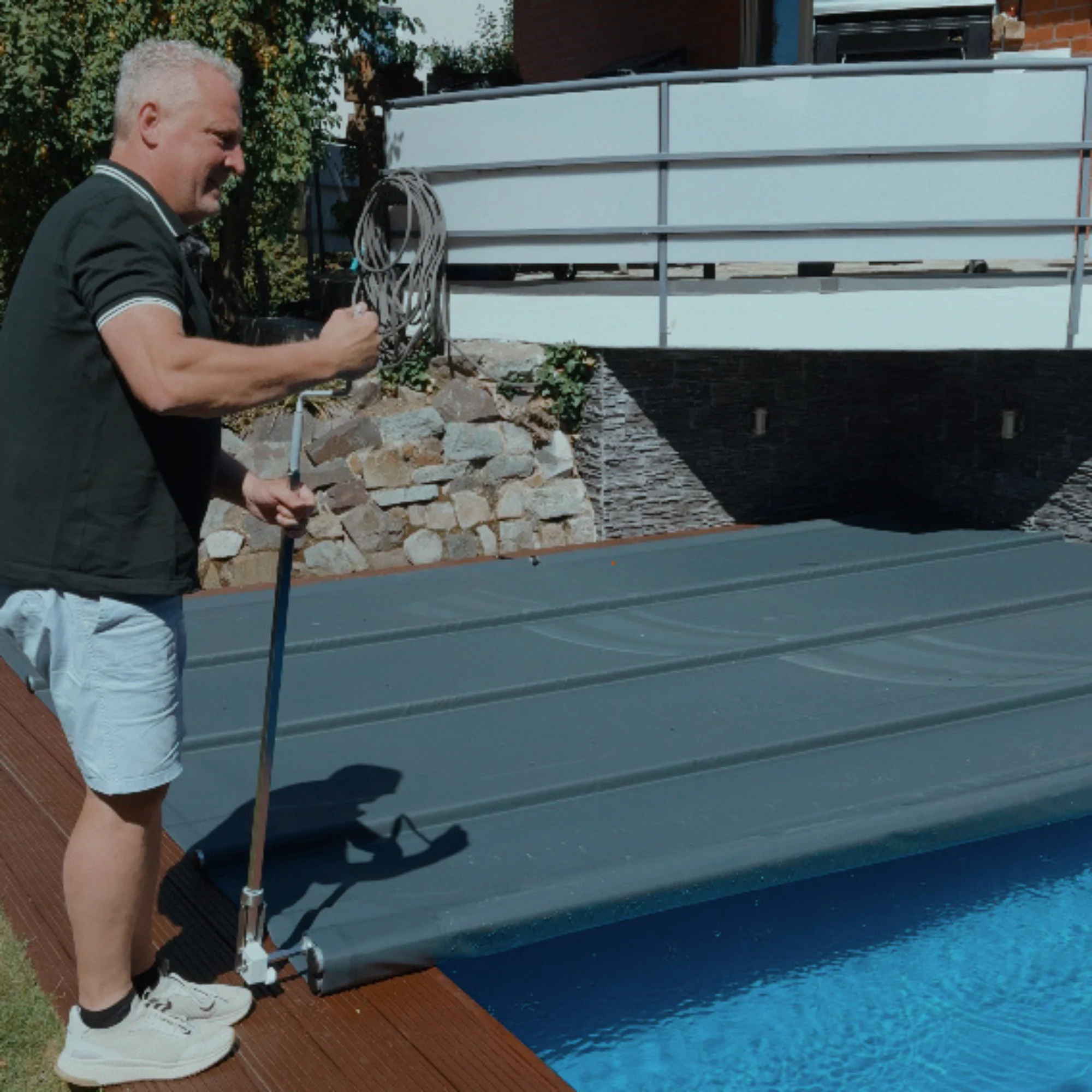Pool Stangenabdeckung Aufwickelprozess Kunde